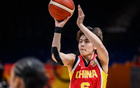 中国女篮历史首人！杨舒予15+11尖刀变超巨 关键两罚力证大心脏